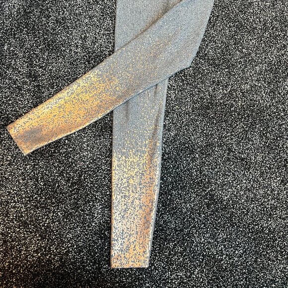 Beyond Yoga Alloy Ombre Speckled Midi Leggings in Grey/Rose Gold Size Small - Picture 5 of 6